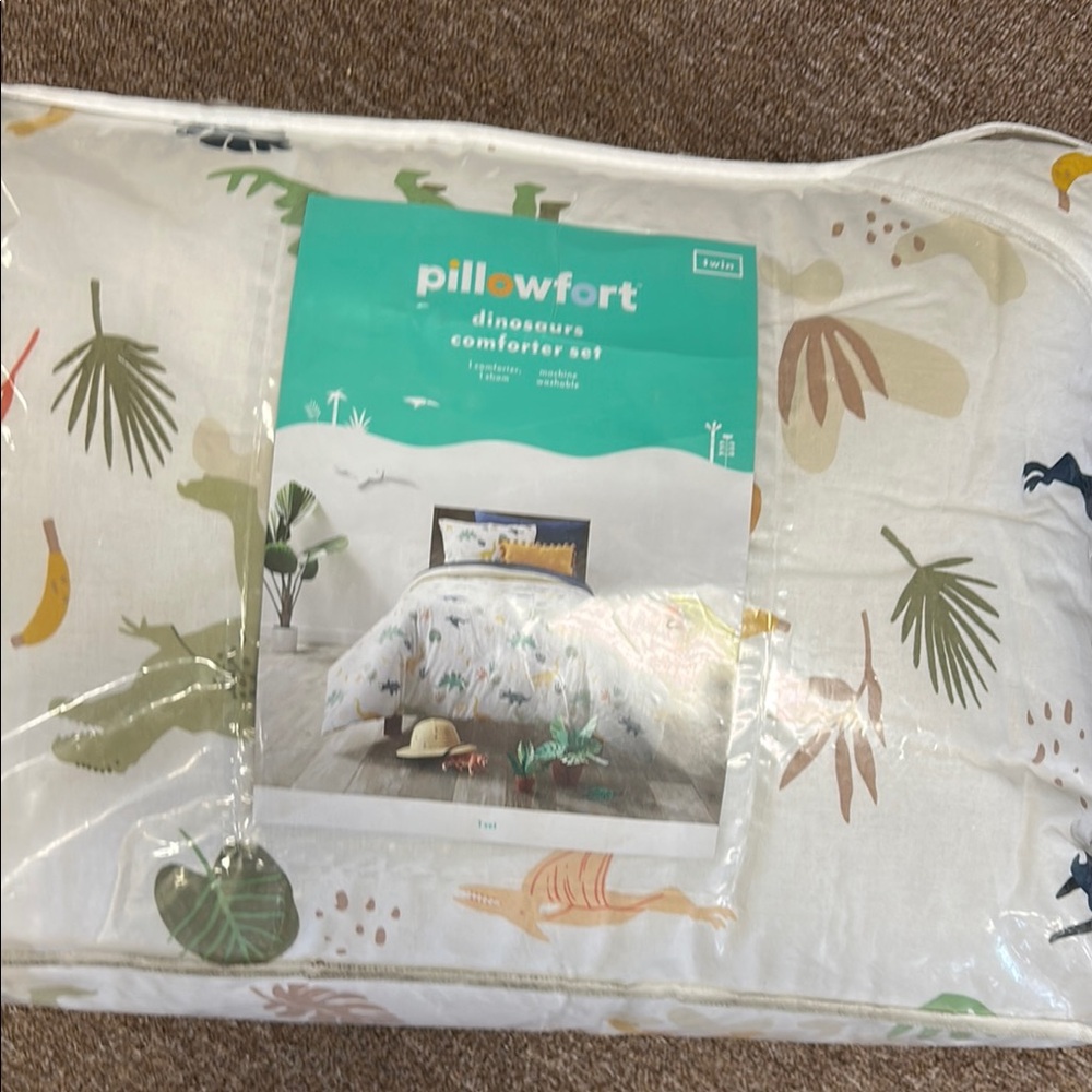 Pillowfort Tropical Comforter Set in Cream and Green